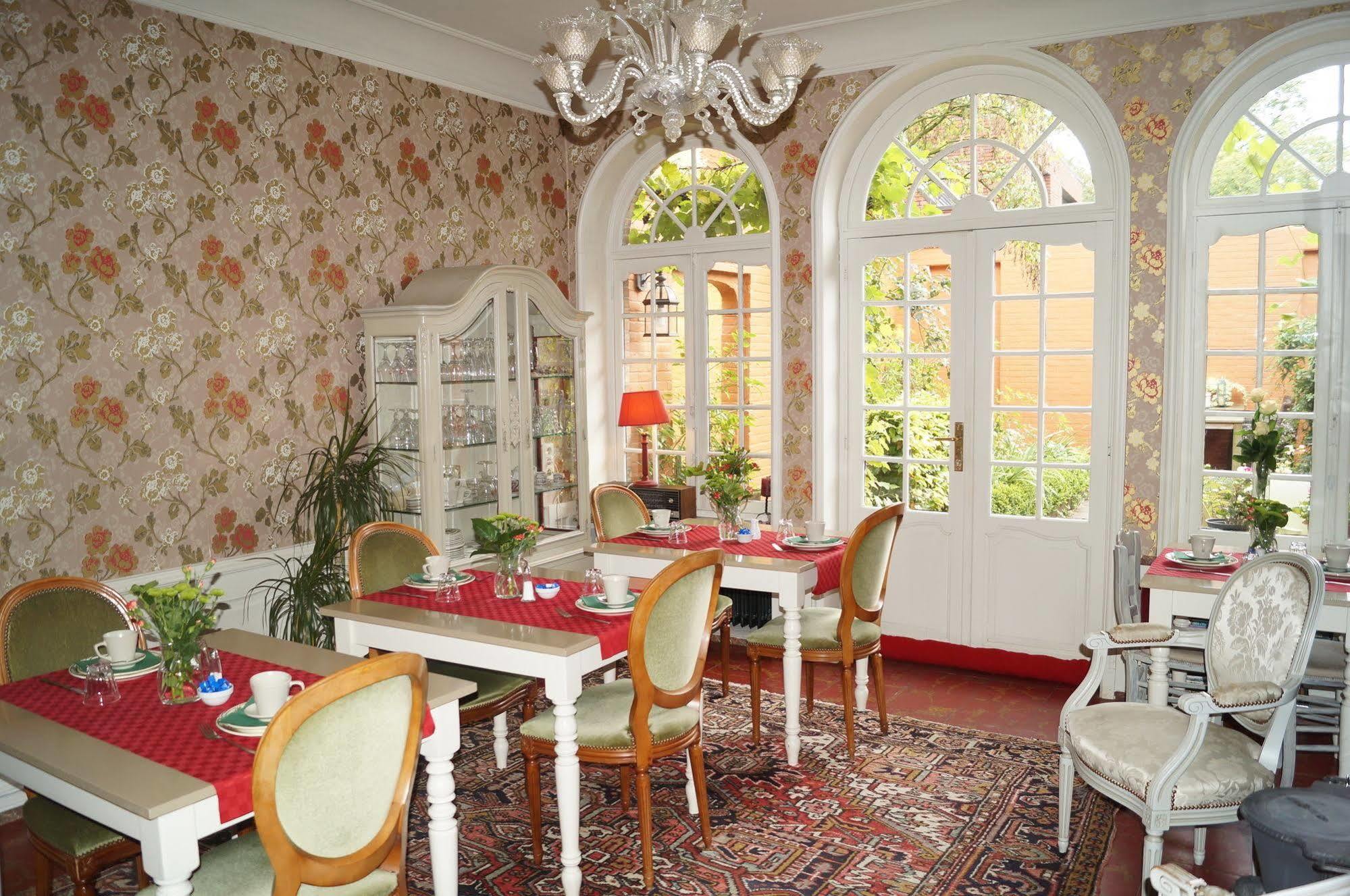 Next Door Bed and breakfast